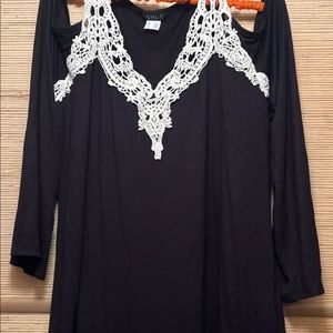 Open shoulder top pretty off white lace material is  stretchy and light weight